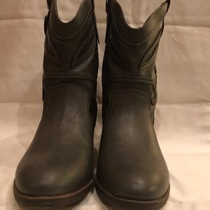 Sugar Score Western Ankle Boot.  Grey Pu 11M. New